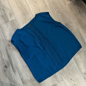 Adrianna Papell Sleeveless. Size L